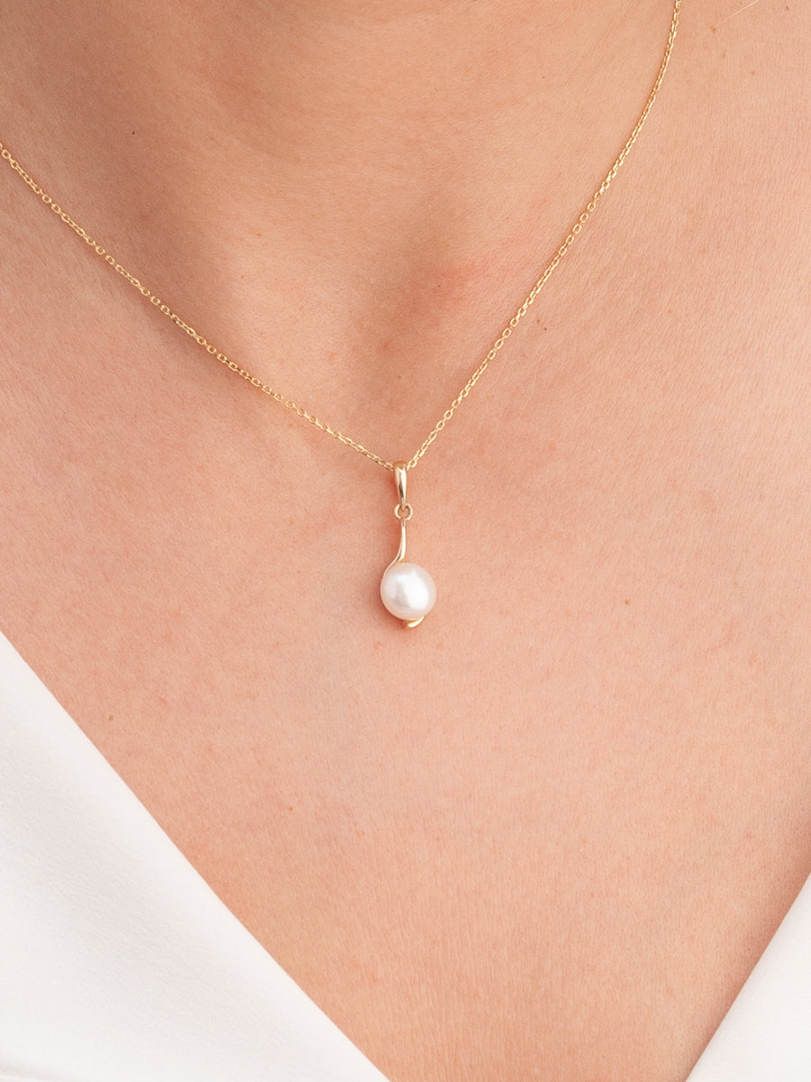 Claire Pearl Necklace