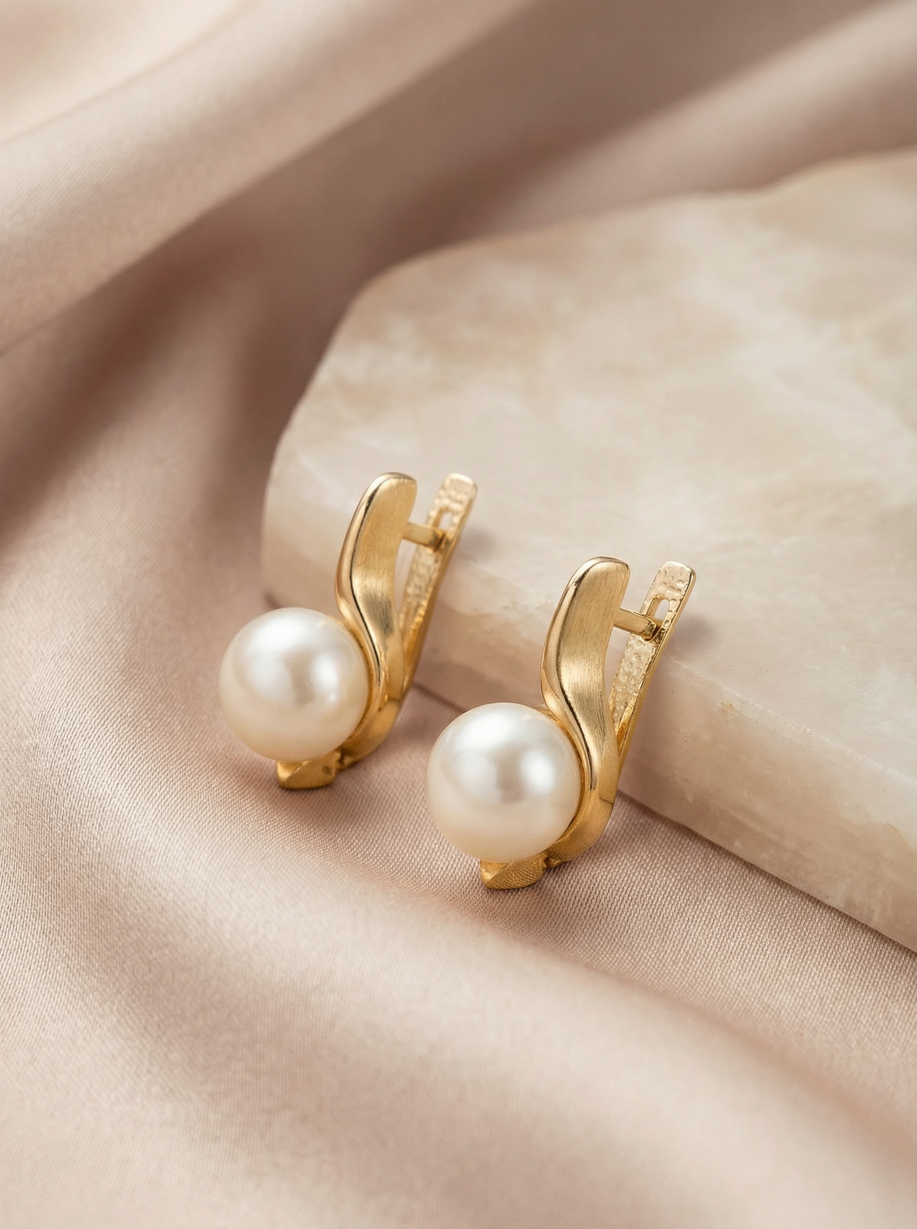 Claire Gold Pearl Earrings