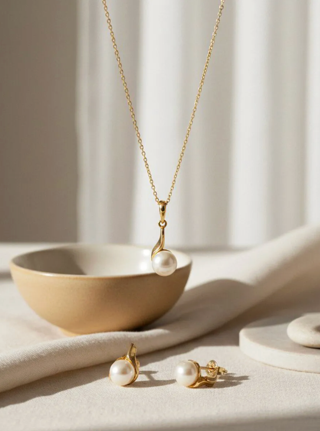 Claire Pearl Necklace