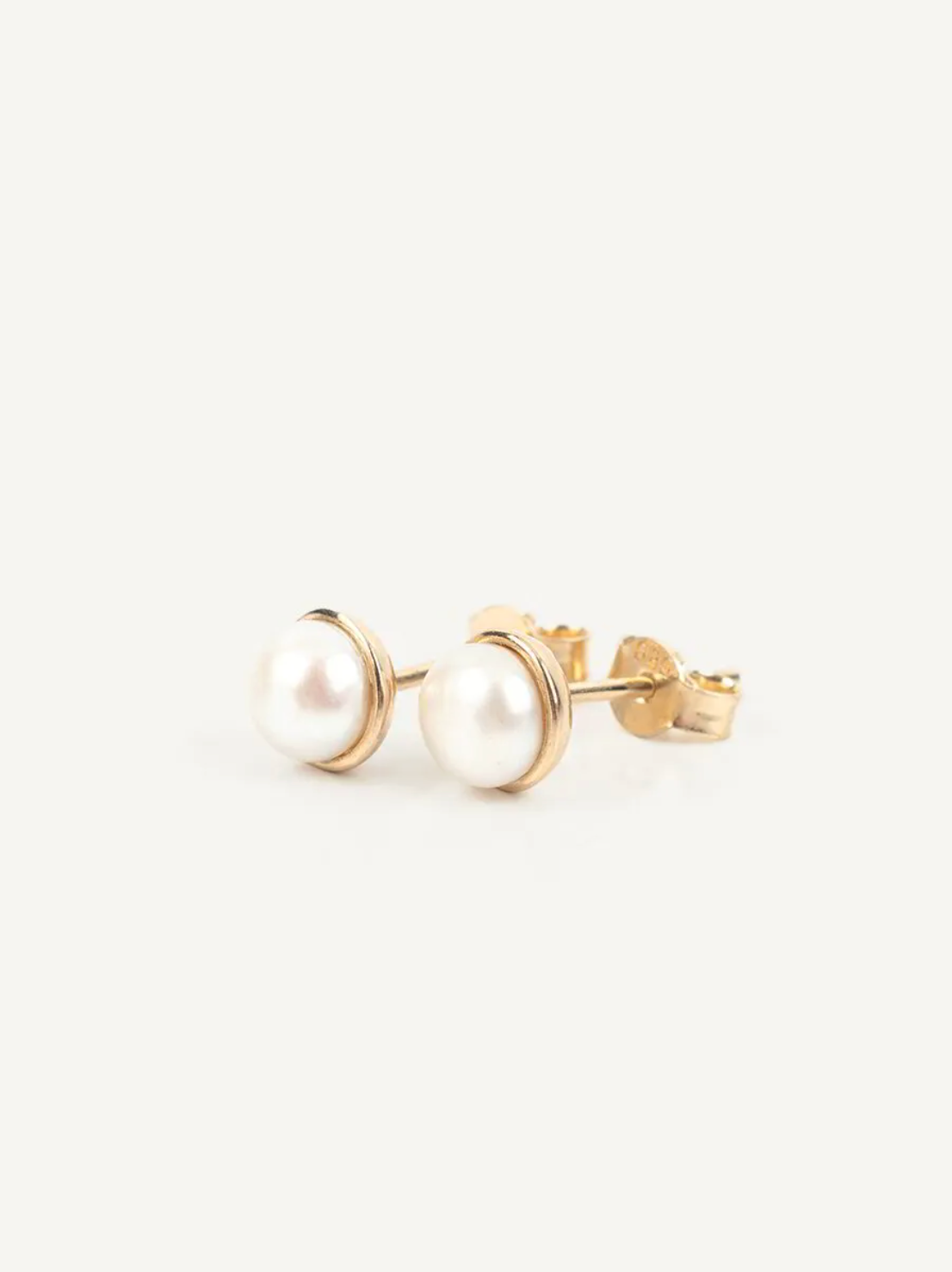 Capri Pearl Studs