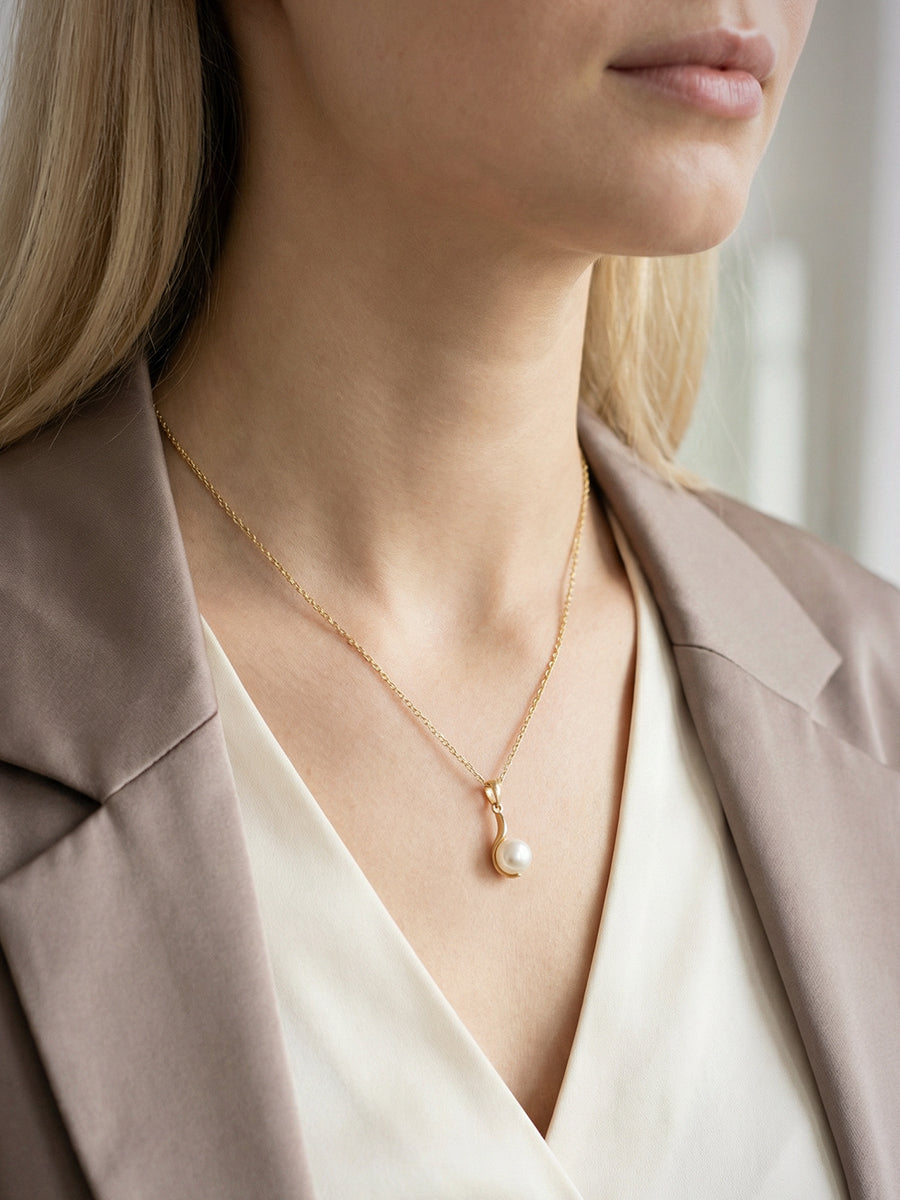 Claire Pearl Necklace
