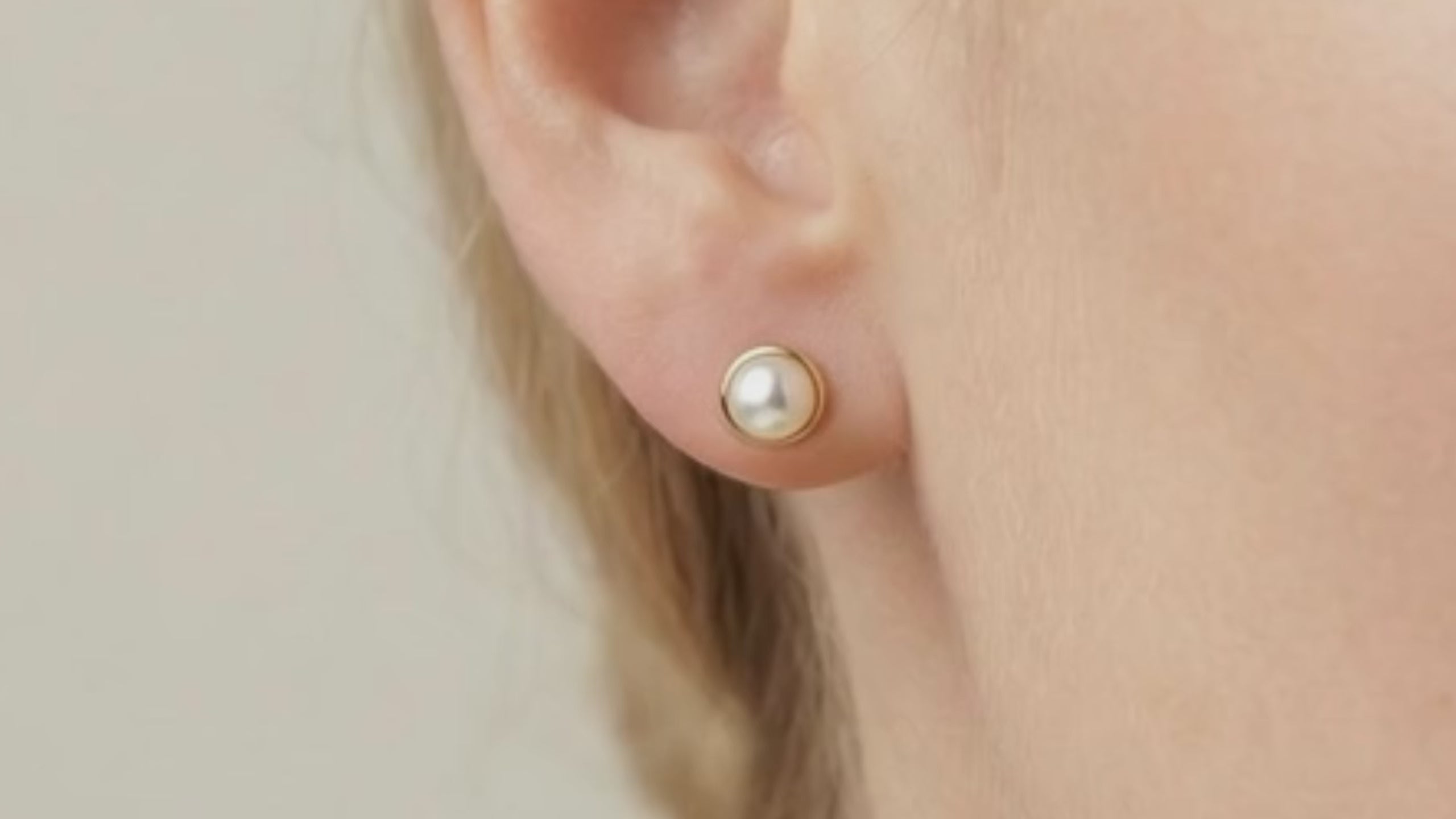 Capri Pearl Studs
